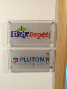 kapi-isimlik-pleksi-isimlik