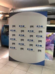 ucay-grup-imza-fon-pano-ayakli