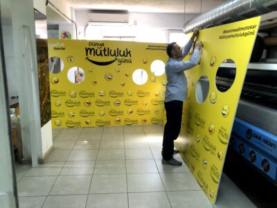 ayakli-baskili-foreks-pano