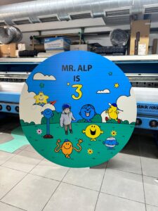 yuvarlak-arka-fon-dogum-gunu-panosu