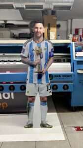 lionel-messi-ayakli-maket-adam